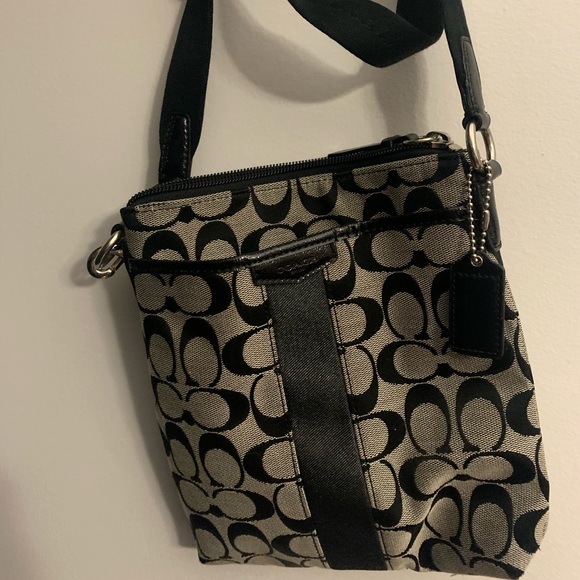 Cross body coach purse - Picture 1 of 4